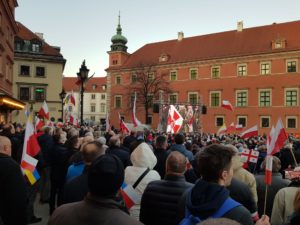 Wieczorne Obchody 12 Rocznicy Tragedii  Smoleńskiej w Warszawie.