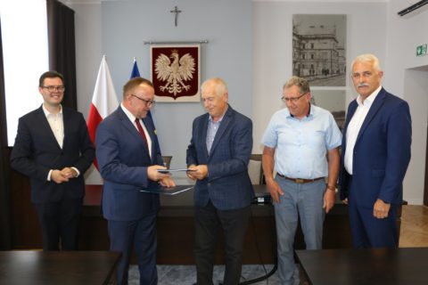 Podpisanie umowy na przebudowę dróg powiatowych Wiązownica – Radawa – Wola Mołodycka oraz Wiązownica – Piwoda – Olchowa